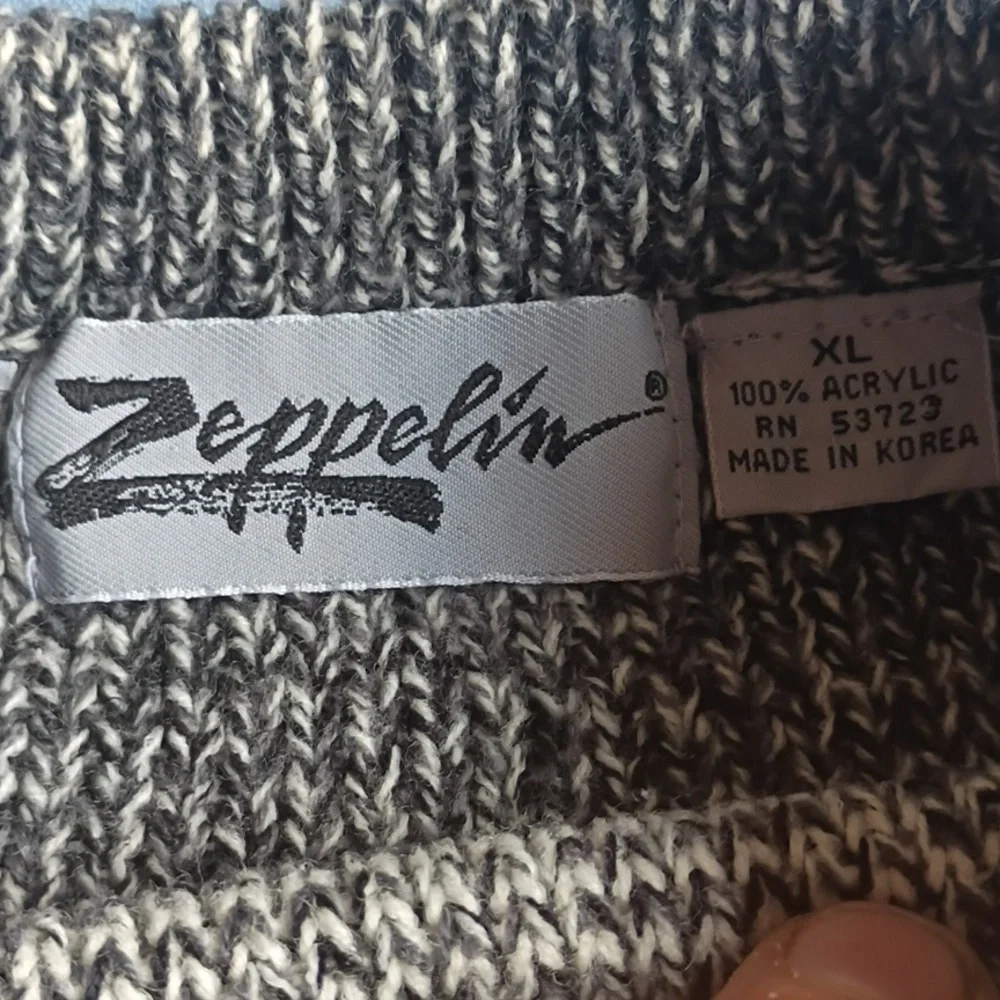 Men's Classic Gray and White Crewneck Sweater